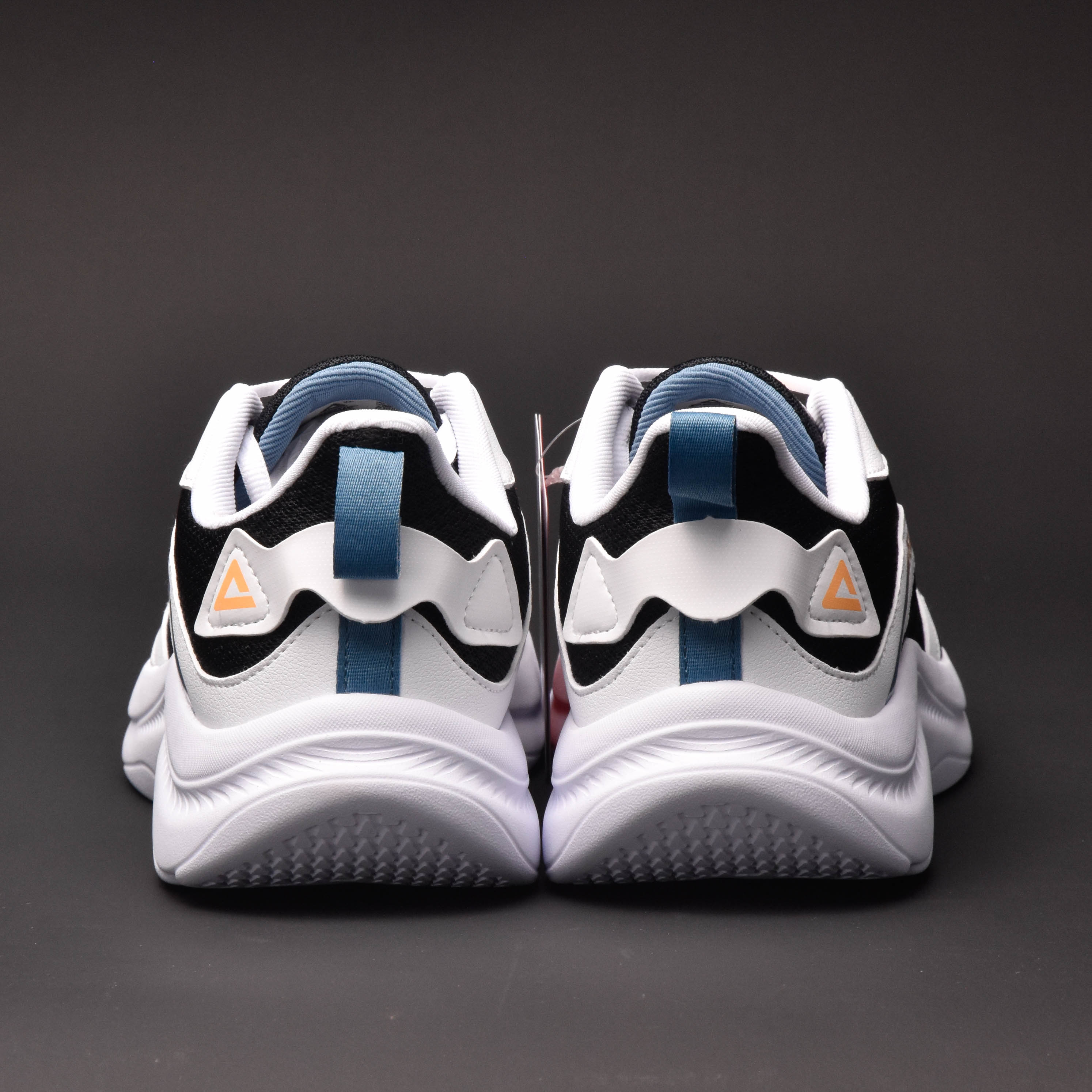PEAK WALKING SHOES