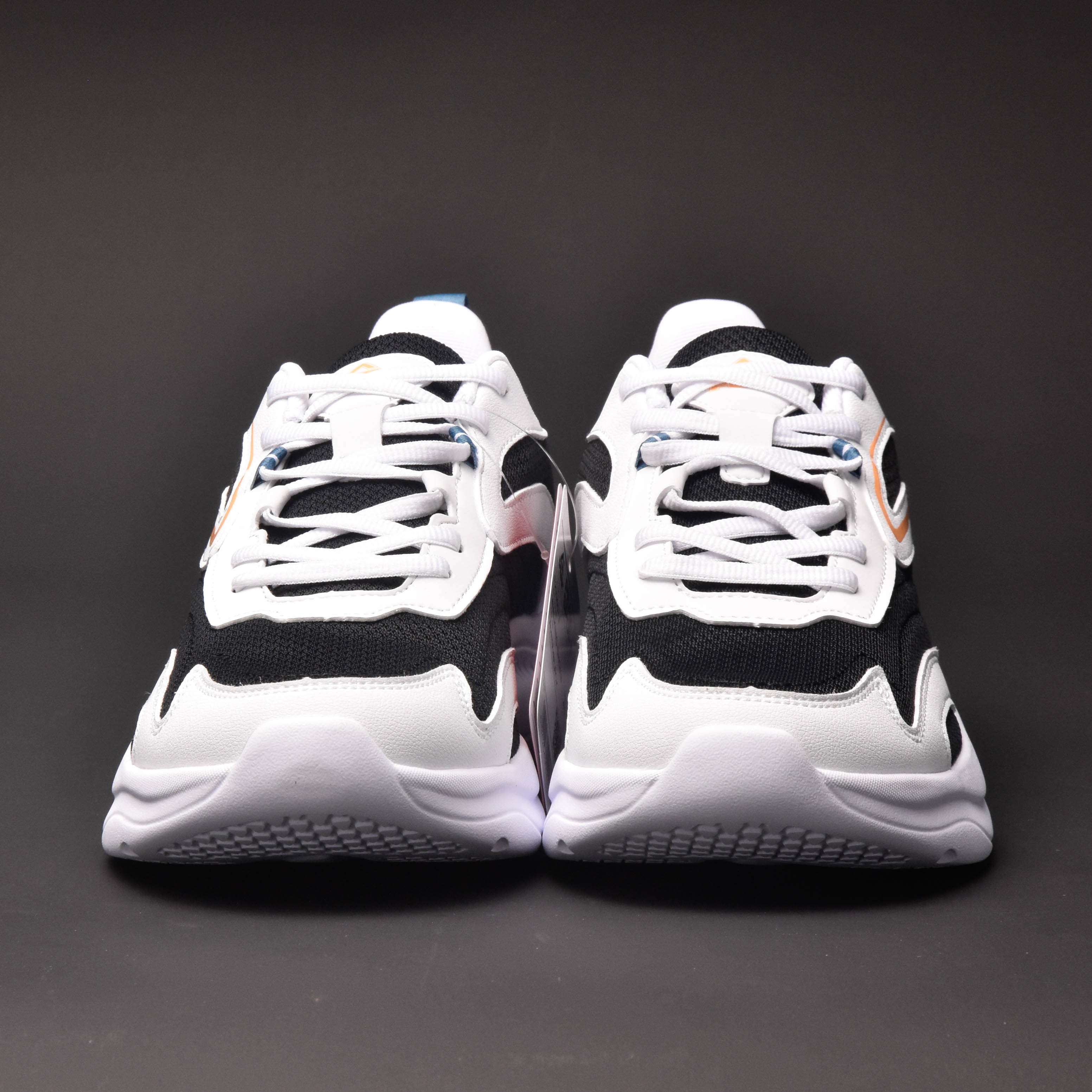PEAK WALKING SHOES